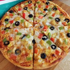Chicken Tikka Pizza 🍕🍕 A picture of Chicken Tikka Pizza 🍕🍕.