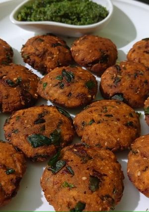 मेथी ज्वार वडा(Methi jowar vada recipe in Hindi) रेसिपी मुख्य फोटो