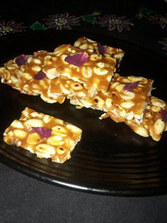 मूंगफली की चिक्की(Moongfali ki chikki recipe in Hindi) रेसिपी मुख्य फोटो