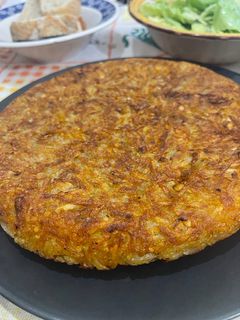 Una foto de Tortilla de patatas rellena 🥩