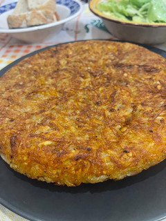 Una foto de Tortilla de patatas rellena 🥩
