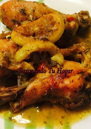 Una foto de Pollo al horno al limón con romero💖💖