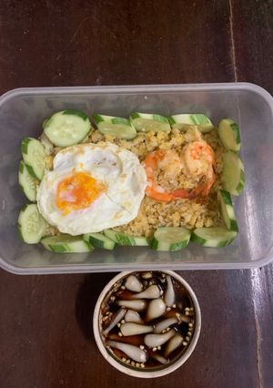 Hình của món Cơm chiên trứng và tôm.