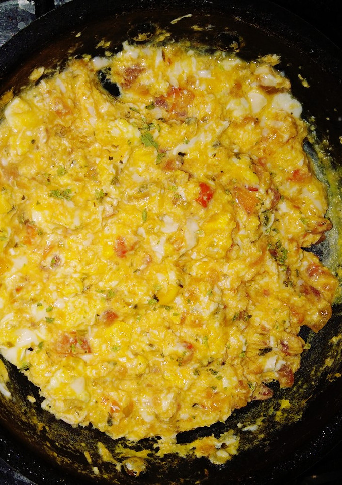 Una foto de Huevo con tomate