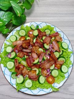 Hình của món Salad thịt xông khói.