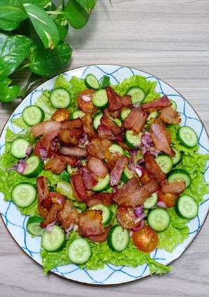 Hình của món Salad thịt xông khói.