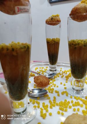 A picture of Ragda pani puri.