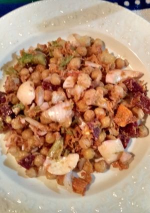 Una foto de Ensalada de garbanzos