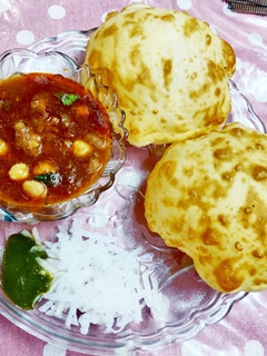 छोले भटूरे (chole bhature recipe in Hindi) रेसिपी मुख्य फोटो