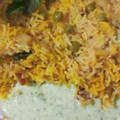 A picture of 🍛Aloo Matter Pulao 🍛😋.