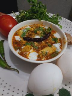पनीरी एग करी (paneeri egg curry recipe in Hindi) रेसिपी मुख्य फोटो