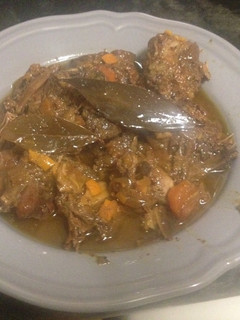 Una foto de Conejo en escabeche con verduras y frutos dulces