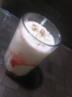 रोज़. बादाम शेक (rose badam shake recipe in hindi) रेसिपी मुख्य फोटो