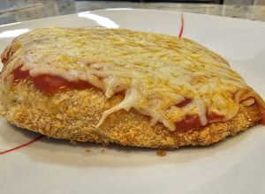 Foto principal de Pollo a la napolitana con copos de patata