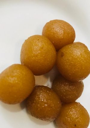 A picture of Gulab jamun.