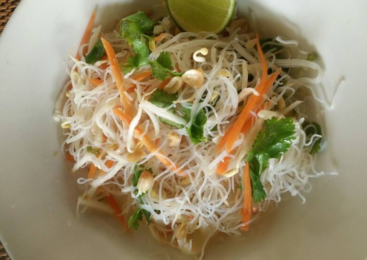 Cara Gampang Membuat Thai Cold noodles salad ala mamamax yang Bikin Ngiler