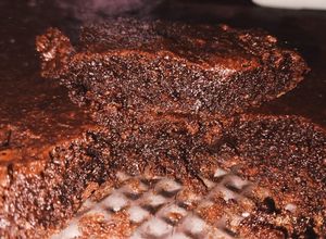 Una foto de Fudge brownies económico