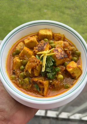 A picture of Matar Paneer.