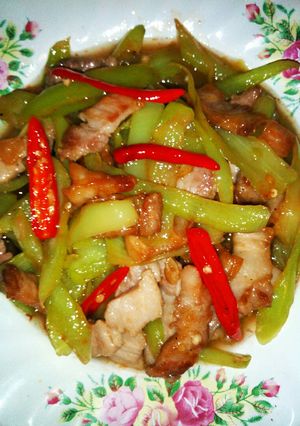 รูปของ สามชั้นกากหมูกรอบผัดพริกหยวก