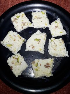 पनीर बर्फी (paneer barfi recipe in marathi) रेसिपी चे मुख्य फोटो 
