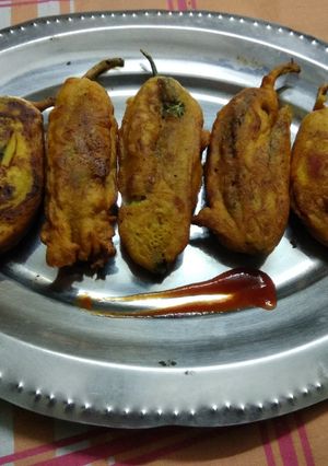 A picture of Chicken stuffed Chilli Pakoda.