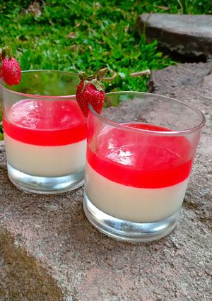 Foto resep Vannila Pannacotta with strawberry sauce 🍓