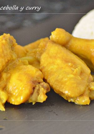 Foto principal de Alitas de pollo con cebolleta y curry (Thermomix)