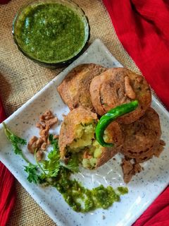 फलाहारी आलू भल्ला (falahari aloo bhalla recipe in Hindi) रेसिपी मुख्य फोटो