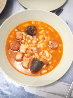 Una foto de Fabada Asturiana