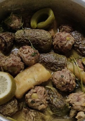 صورة لوصفة دولمة كوسا وبطاطا بصوص بيضاء