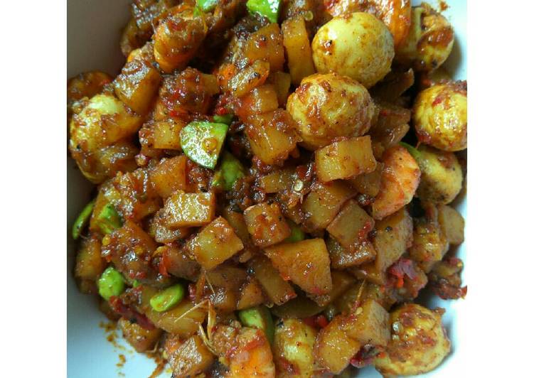 Bagaimana Menyiapkan Sambal goreng kentang T2UP (tongkol,telor,udang,pete) pedas manis, Enak Banget