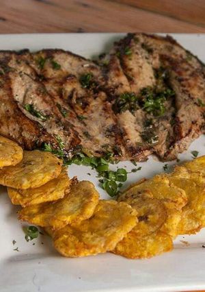 Una foto de Pechuga asada con limón y ajo