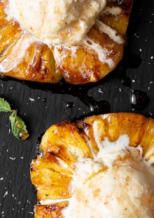 Hình của món Dứa Rum Nướng -  Rum-soaked Grilled Pineapple.