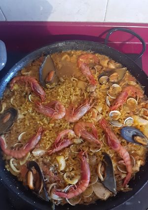 Una foto de Paella de marisco