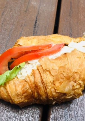 A picture of Croissant Chicken Sandwich.