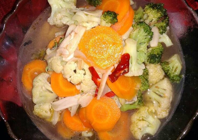 Langkah Mudah untuk Membuat Tumis brokoli with wortel nyam nyam yang Lezat Sekali