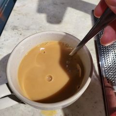 A picture of Teh tarik.