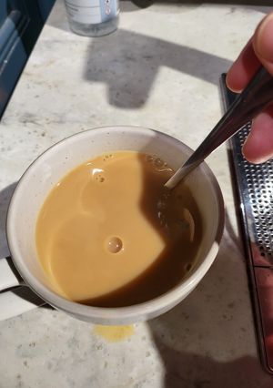 A picture of Teh tarik.