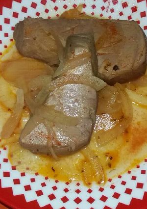 Una foto de Atún encebollado