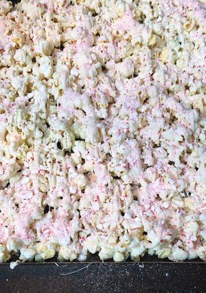 A picture of Candy cane popcorn.