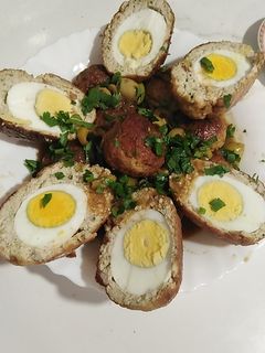 صورة لوصفة طاجين الزيتون بكرات الدجاج محشيين بيض وجبن بنين يهبل 😋😋
