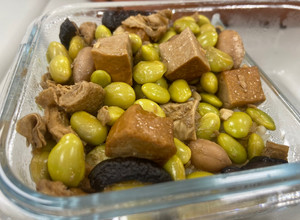 五辛素燥（乾香菇、毛豆、豆乾、豆包、花生） 的食譜成品照片