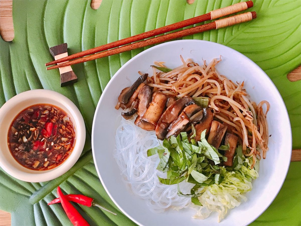 🌱 Bún Tàu Trộn Nấm Xào Giá Chay (Vegan)