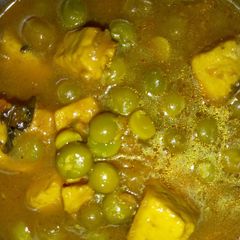A picture of Matar paneer.