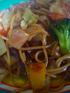 Una foto de Chow mein especial