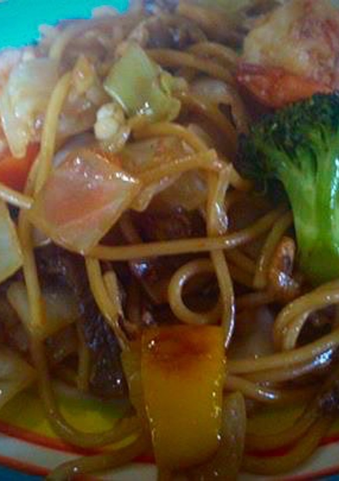 Una foto de Chow mein especial