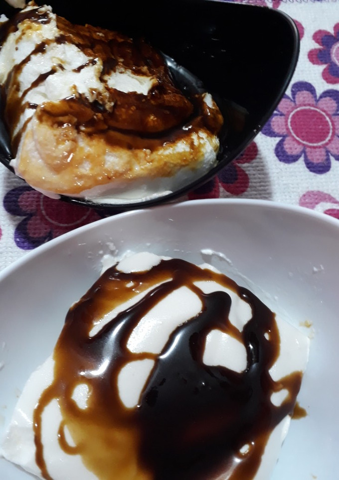 Una foto de Isla flotante al microondas con salsa a dulce de leche