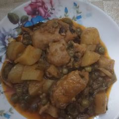 A picture of ALU Matar Chicken.