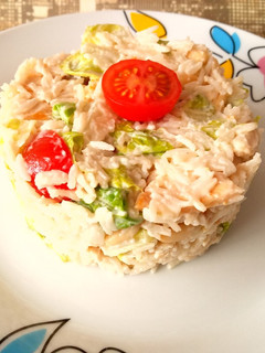 Una foto de Ensaladilla con arroz y pollo