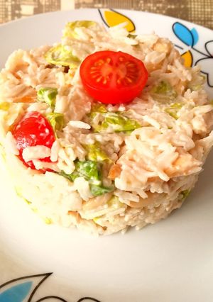 Una foto de Ensaladilla con arroz y pollo
